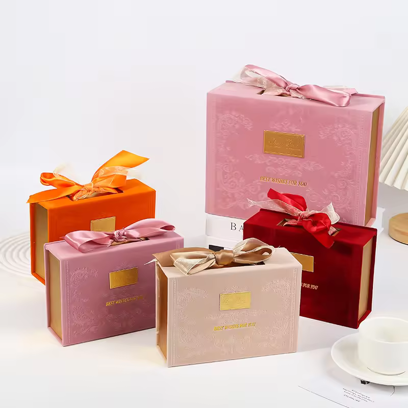 2023 New Arrival Custom Red Wedding Birthday Gift Candy Box for Guest Chocolate packaging box with Handle